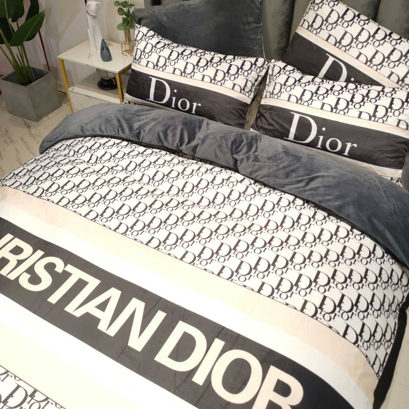 Luxury Branded Logo Classic Christian Dior Design Bed Sheet Crystal Velvet 4 Pieces Bedding Set