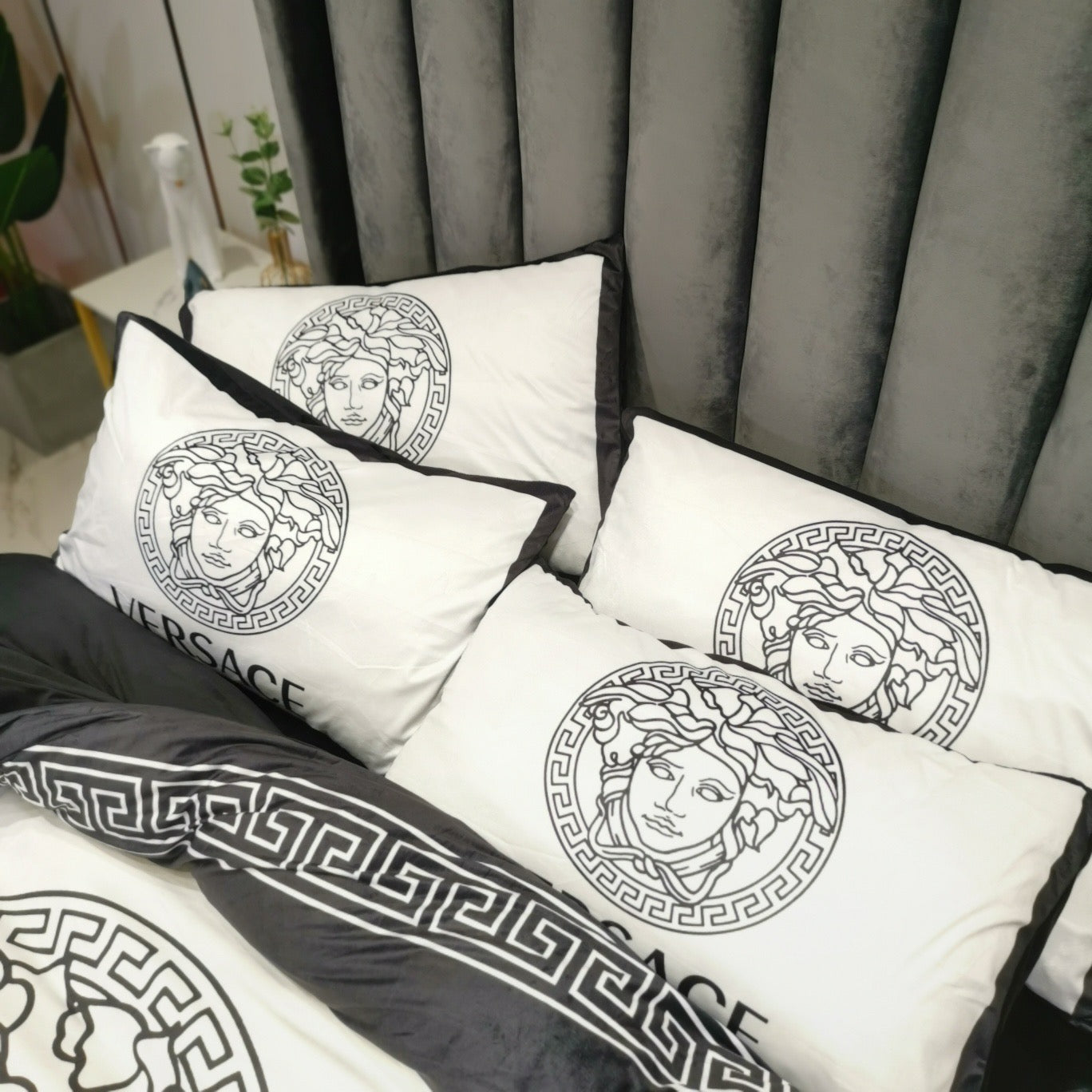 Versace Medusa Luxury Brand Logo Black White Design Bed Sheet Crystal Velvet 4 Pieces Bedding Set