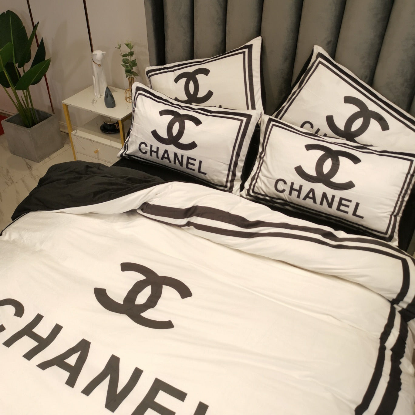 Classic Double C Chanel Luxury Branded Logo Black White Design Bed Sheet Crystal Velvet Bedding Set