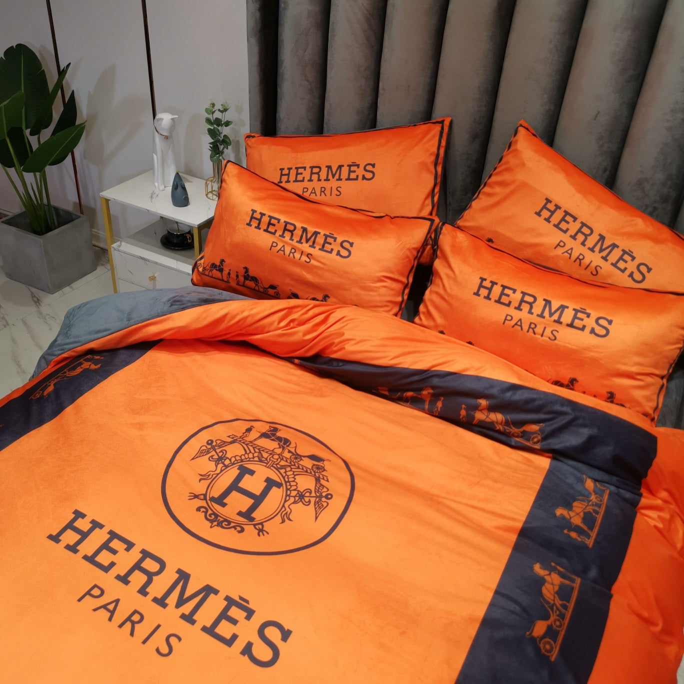 Hermes Classic Orange Black Luxury Branded Logo Design Bed Sheet Crystal Velvet 4 Pieces Bedding Set