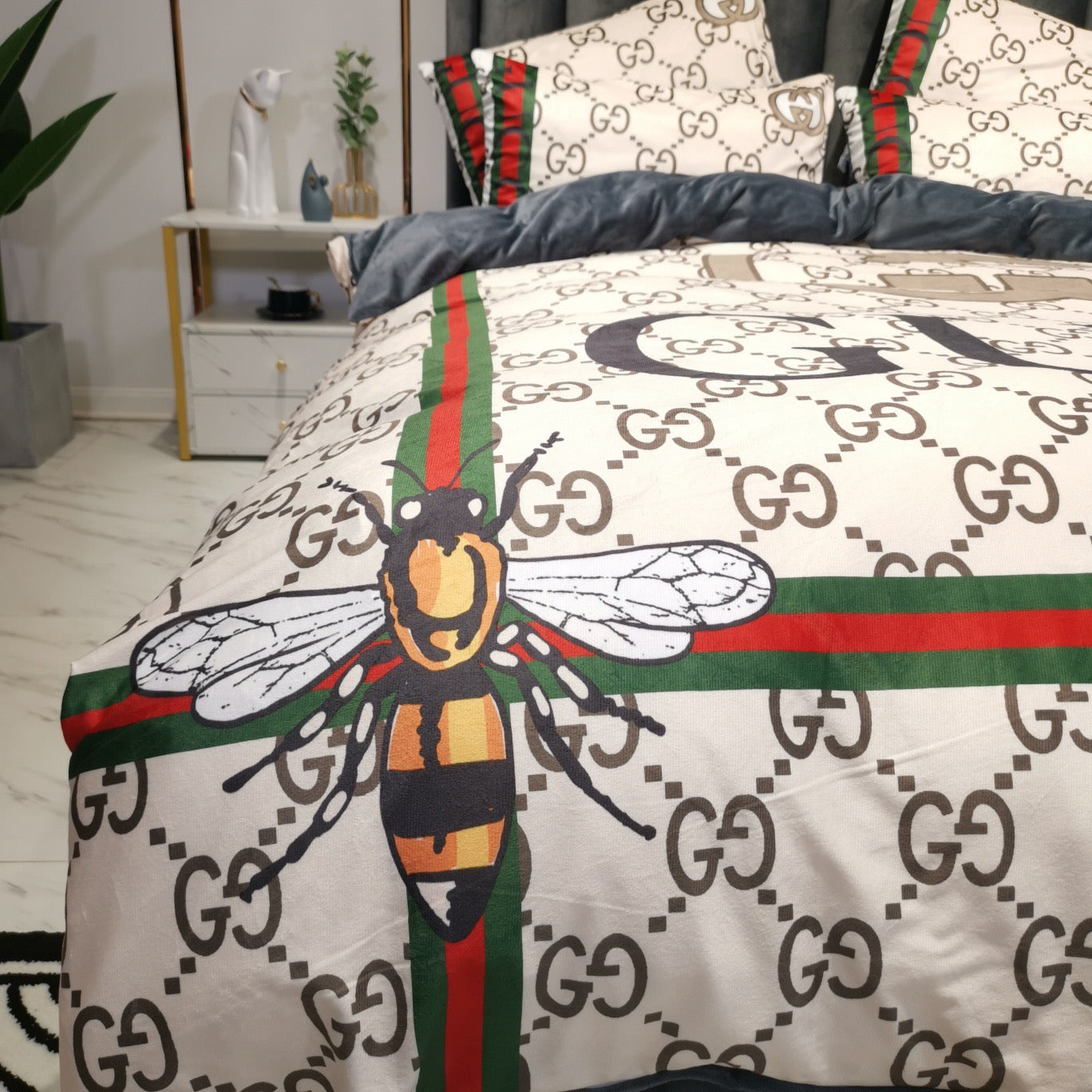 Gucci Double G Logo Design Bed Sheet Luxury Branded Crystal Velvet 4 Pieces Bedding Set