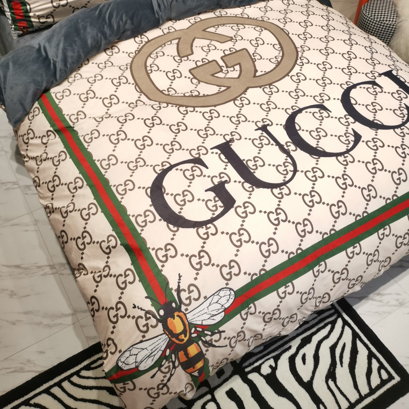 Gucci Double G Logo Design Bed Sheet Luxury Branded Crystal Velvet 4 Pieces Bedding Set