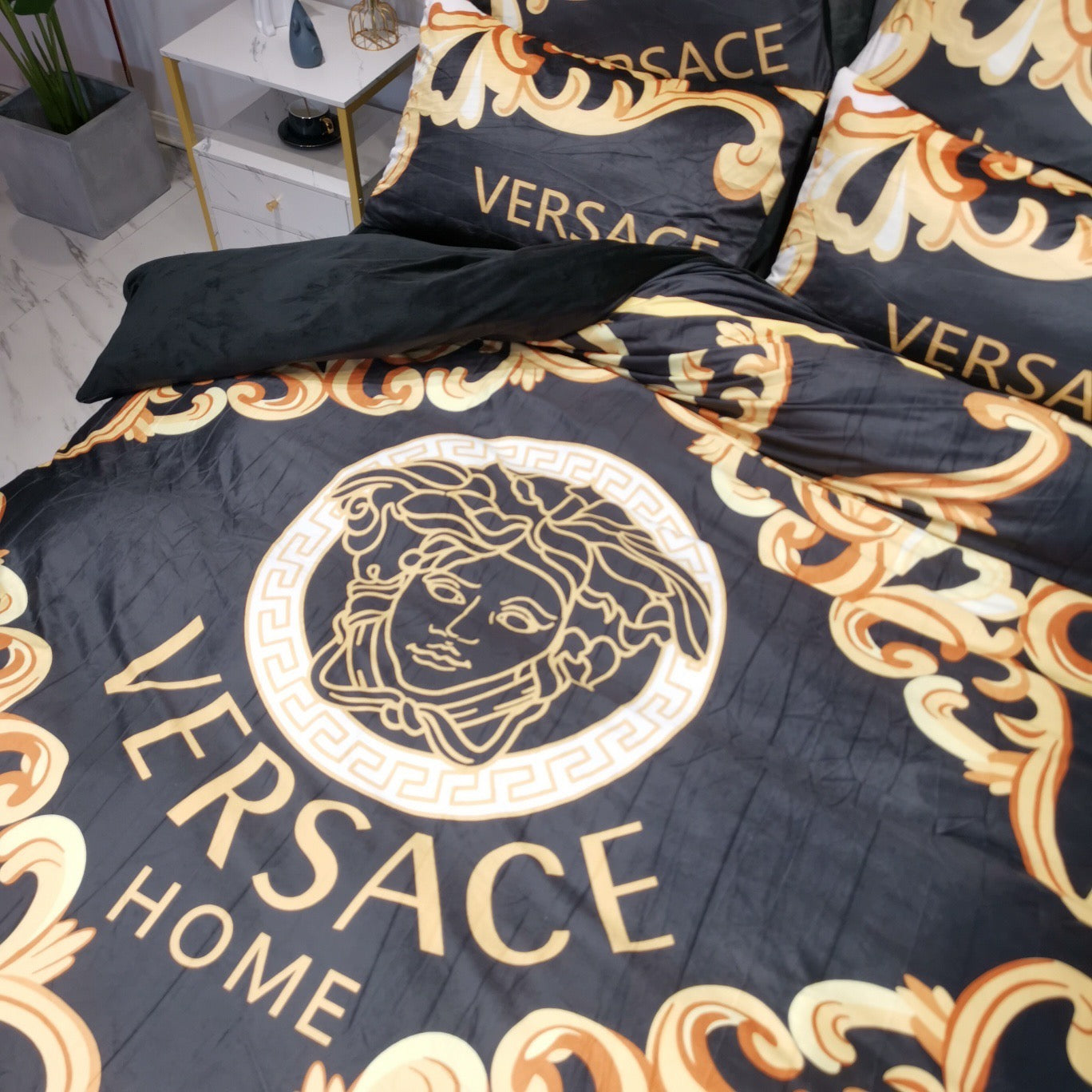 Versace Medusa Luxury Branded Logo Design Black Gold Bed Sheet Crystal Velvet 4 Pieces Bedding Set