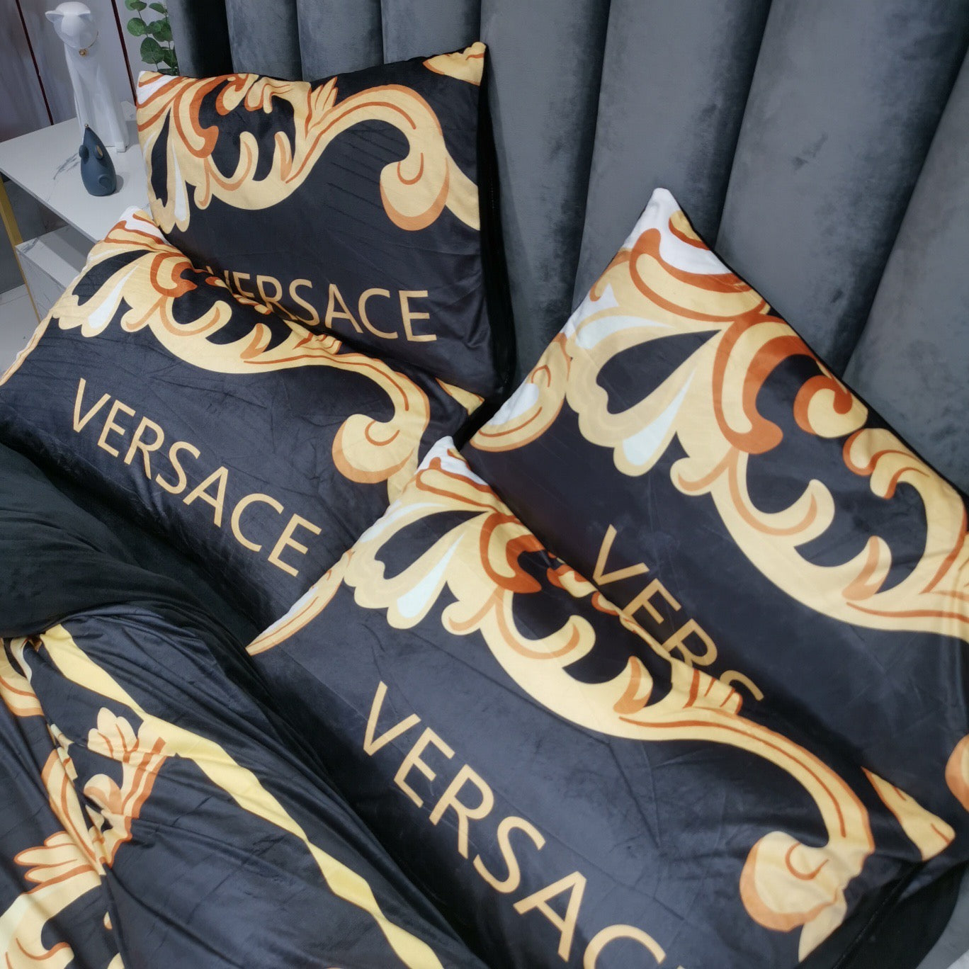 Versace Medusa Luxury Branded Logo Design Black Gold Bed Sheet Crystal Velvet 4 Pieces Bedding Set