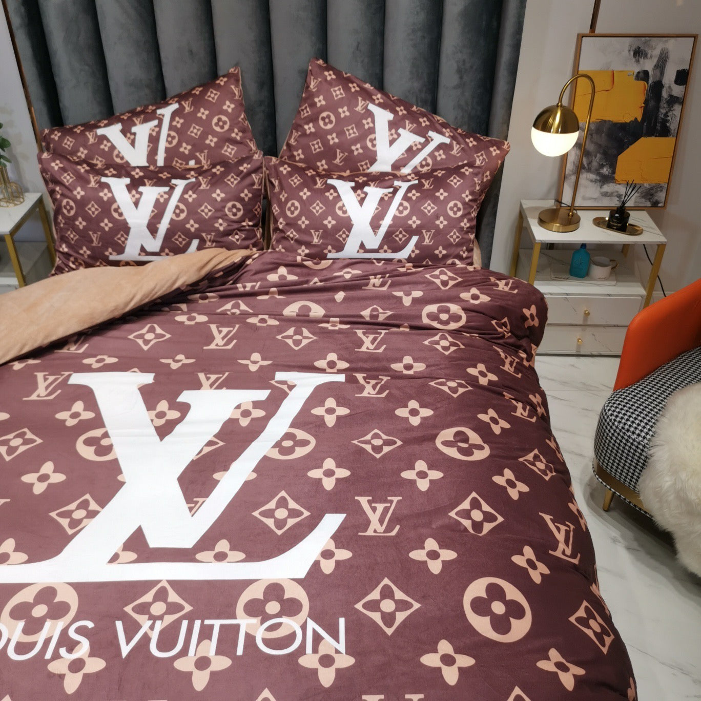 Classic Brown Louis Vuitton LV Luxury Brand Design Bed Sheet Crystal Velvet 4 Pieces Bedding Set