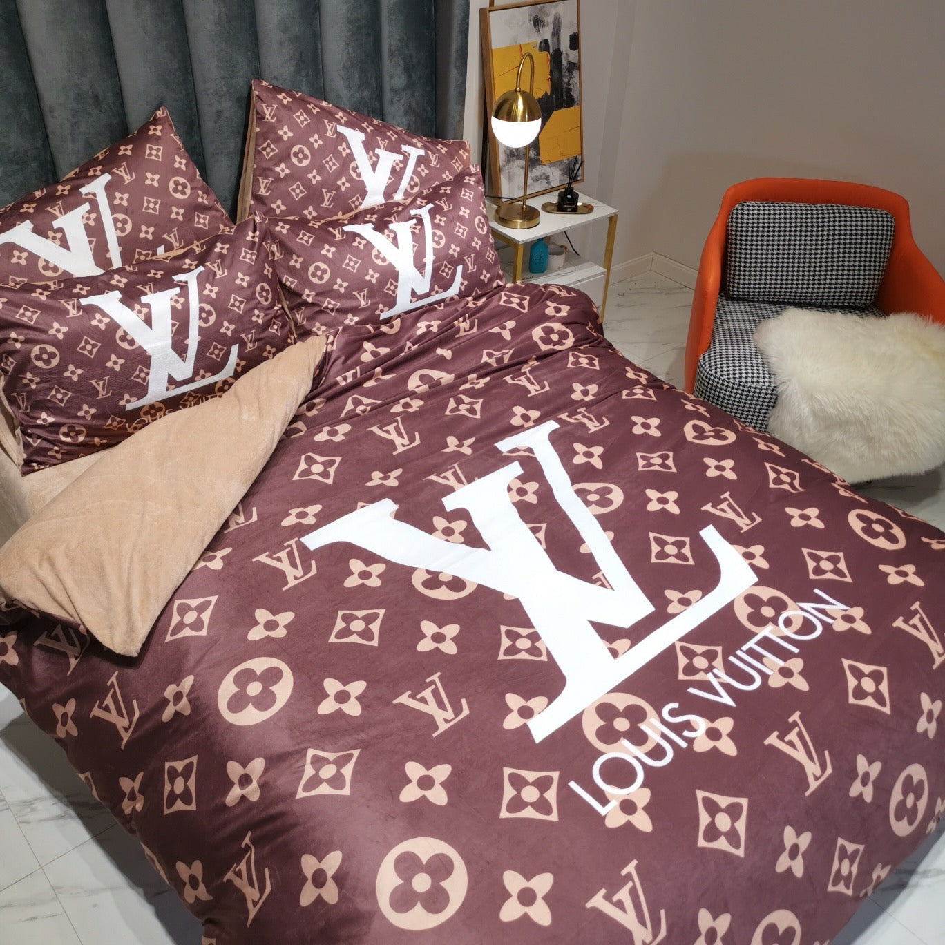 Classic Brown Louis Vuitton LV Luxury Brand Design Bed Sheet Crystal Velvet 4 Pieces Bedding Set