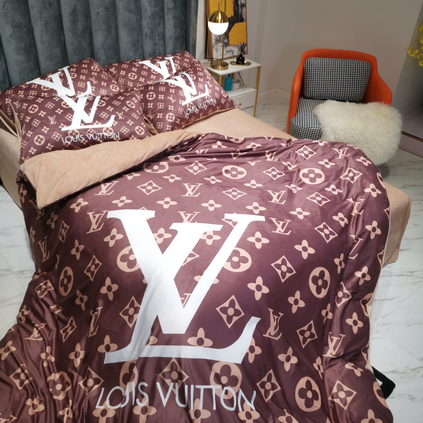 Classic Brown Louis Vuitton LV Luxury Brand Design Bed Sheet Crystal Velvet 4 Pieces Bedding Set