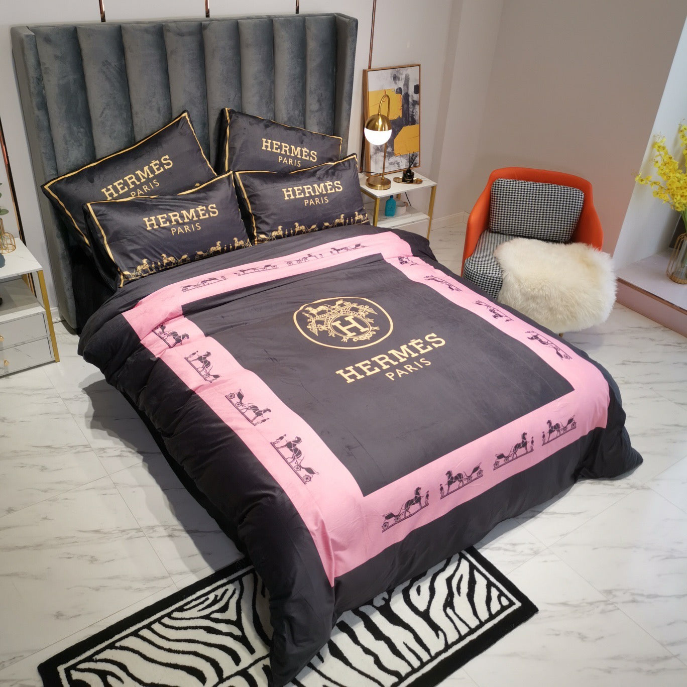 Black Pink Colour Luxury Branded Hermes Logo Design Bed Sheet Crystal Velvet 4 Pieces Bedding Set