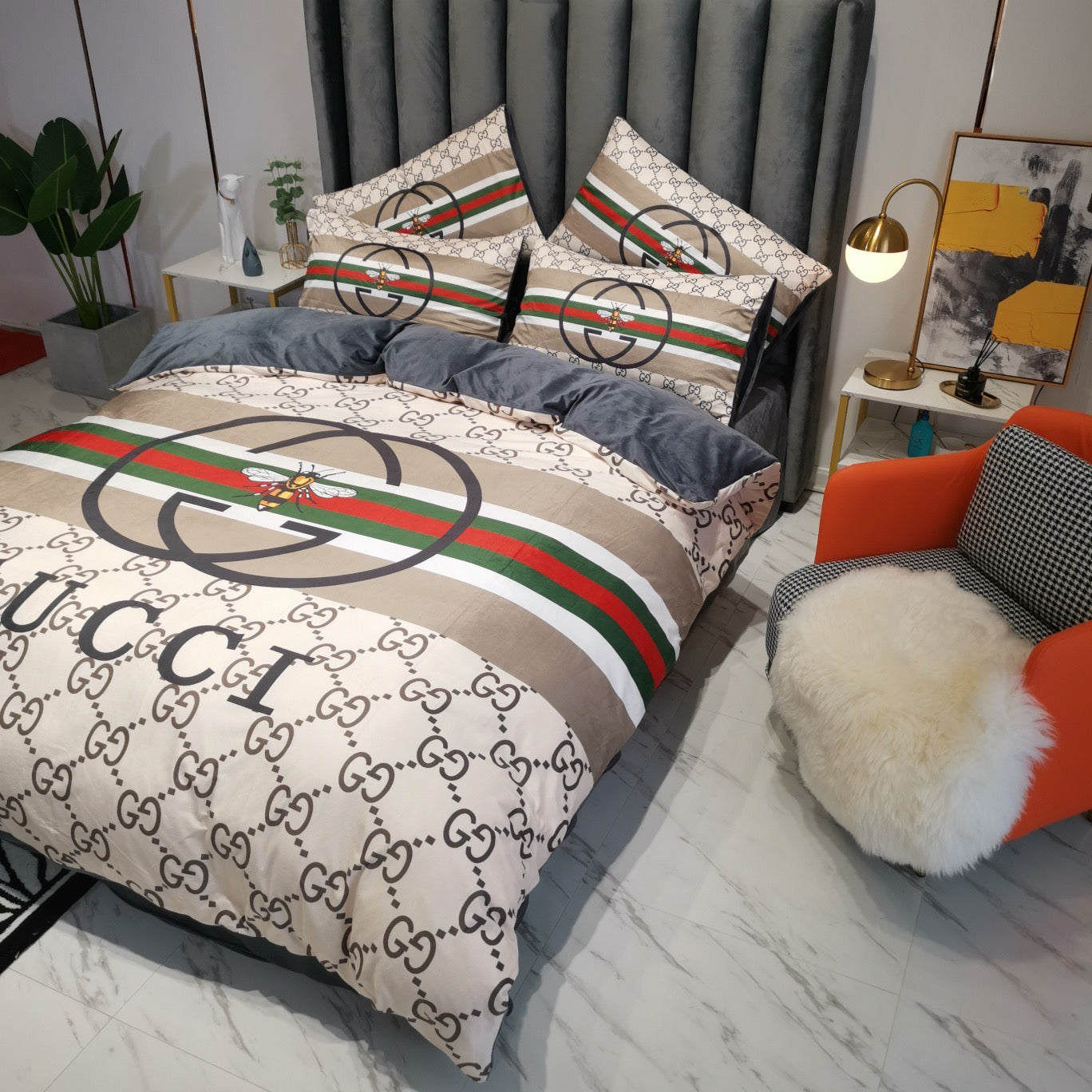 Luxury Branded Gucci Logo Design Bed Sheet Crystal Velvet 4 Pieces Bedding Set