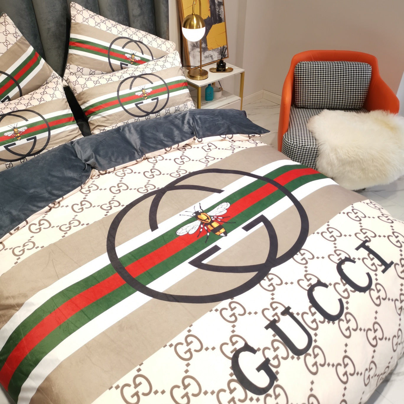 Luxury Branded Gucci Logo Design Bed Sheet Crystal Velvet 4 Pieces Bedding Set