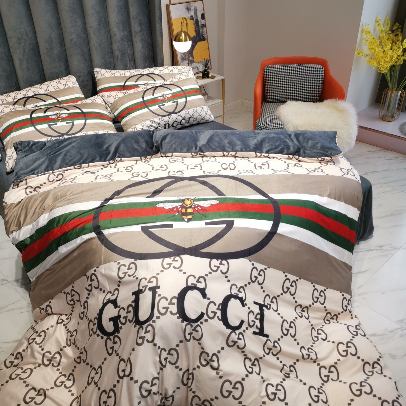 Luxury Branded Gucci Logo Design Bed Sheet Crystal Velvet 4 Pieces Bedding Set