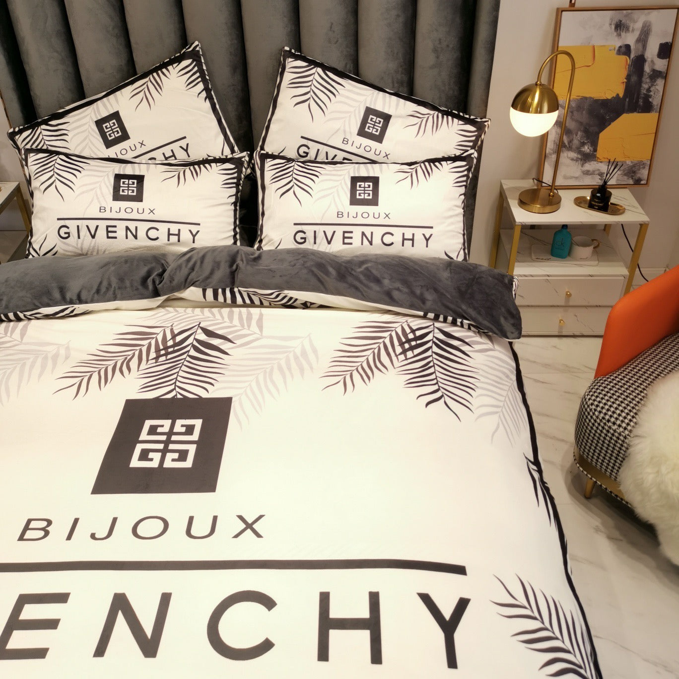 Givenchy Luxury Branded Logo Design Bed Sheet Crystal Velvet 4 Pieces Bedding Set