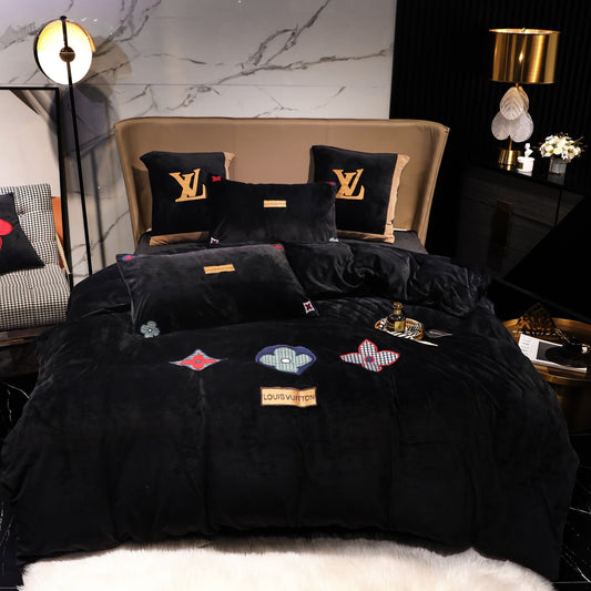 Classic Black Louis Vuitton LV Milk Velvet Bedding Set