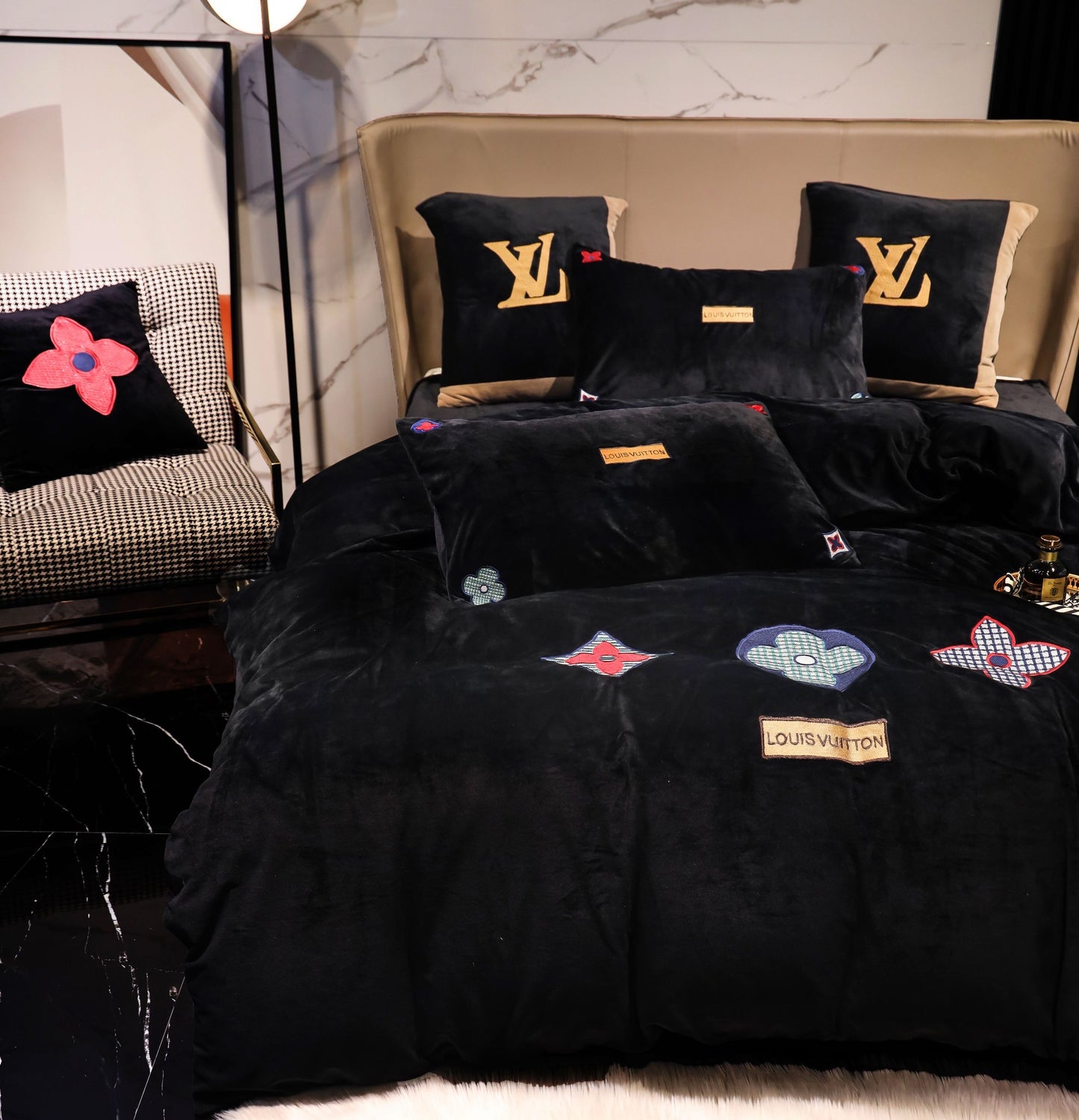 Classic Black Louis Vuitton LV Milk Velvet Bedding Set