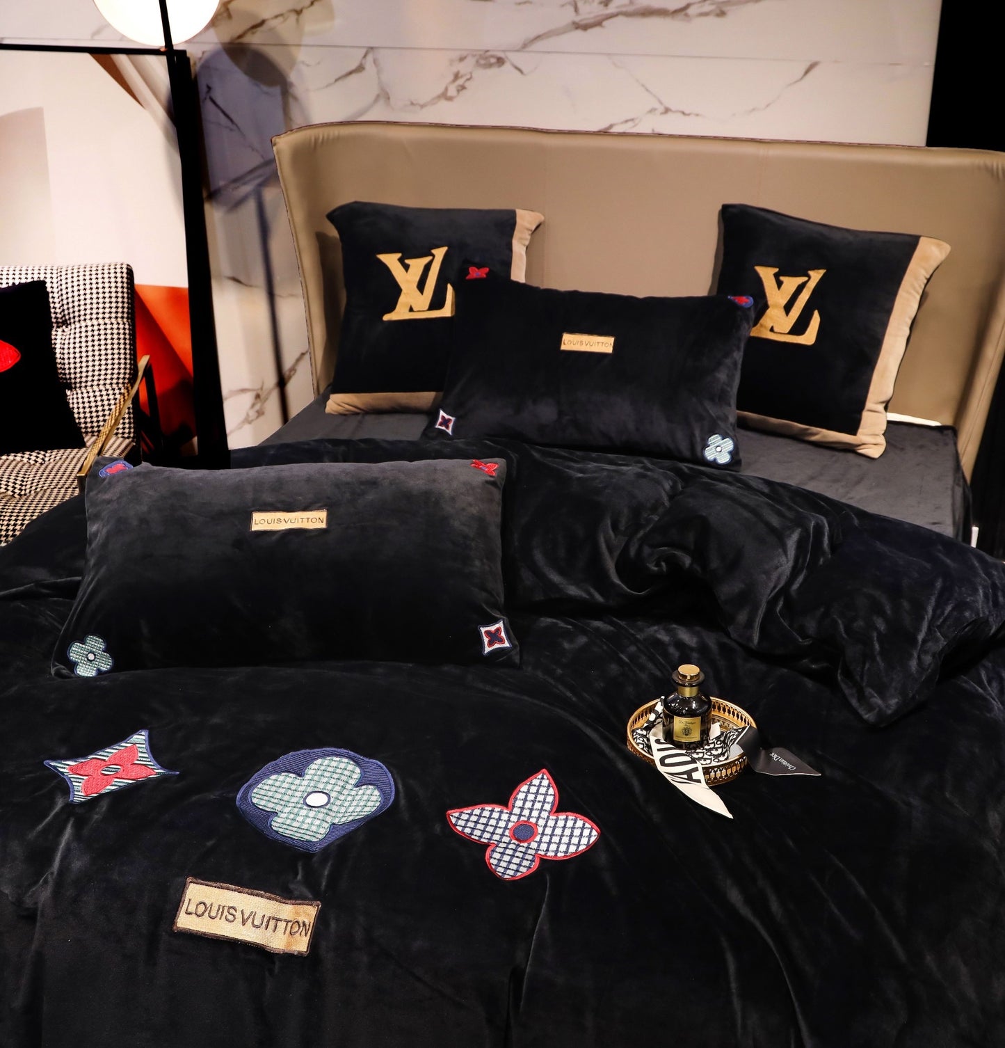 Classic Black Louis Vuitton LV Milk Velvet Bedding Set