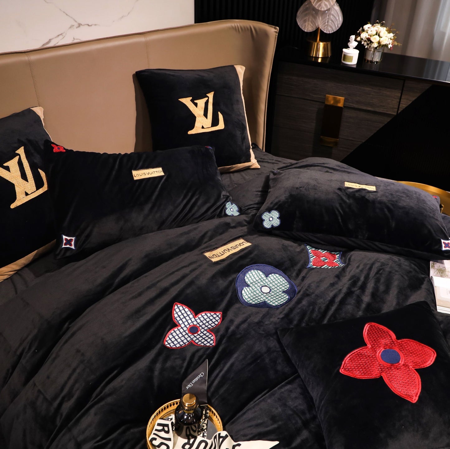 Classic Black Louis Vuitton LV Milk Velvet Bedding Set