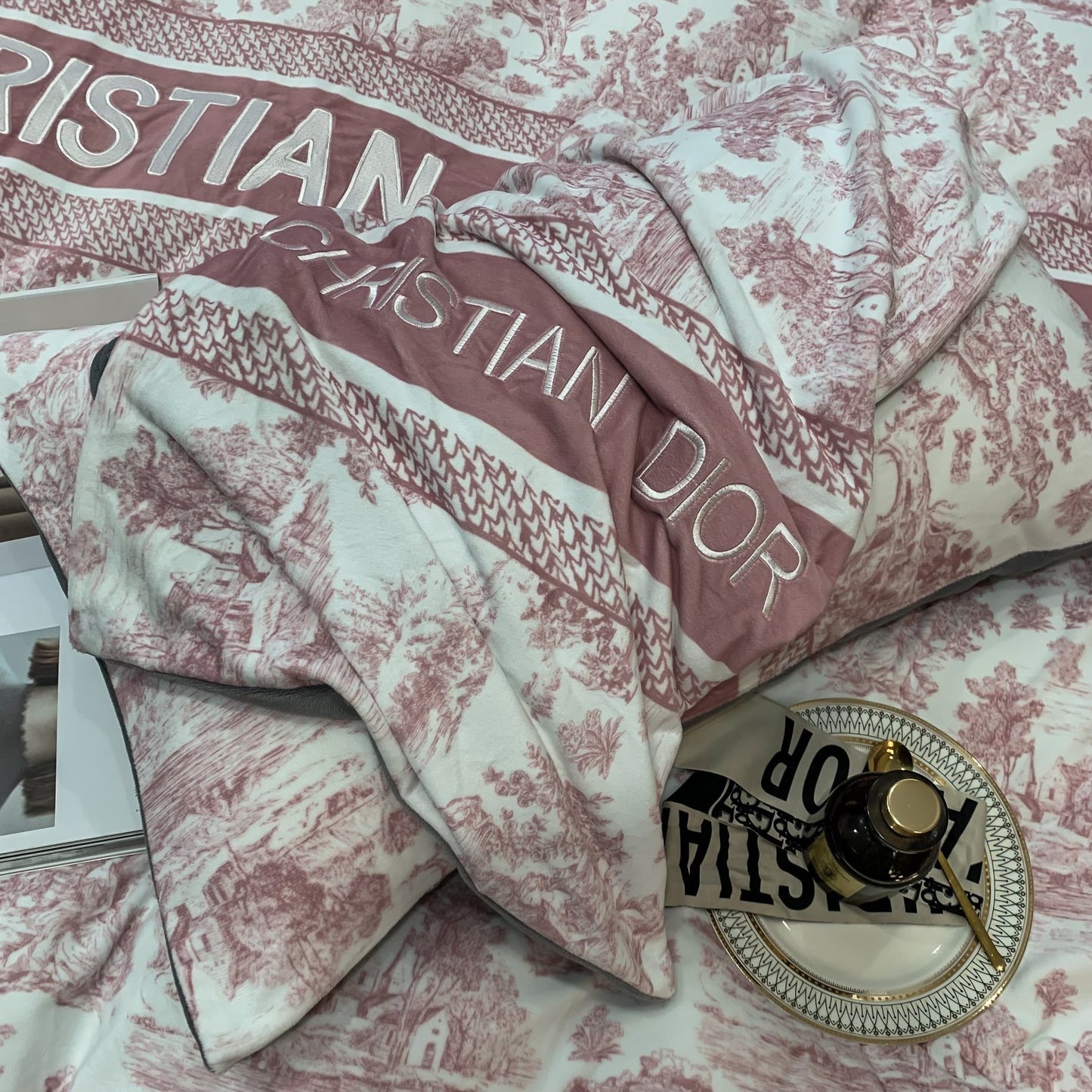 Pinky Christian Dior Milk Velvet Bedding Set