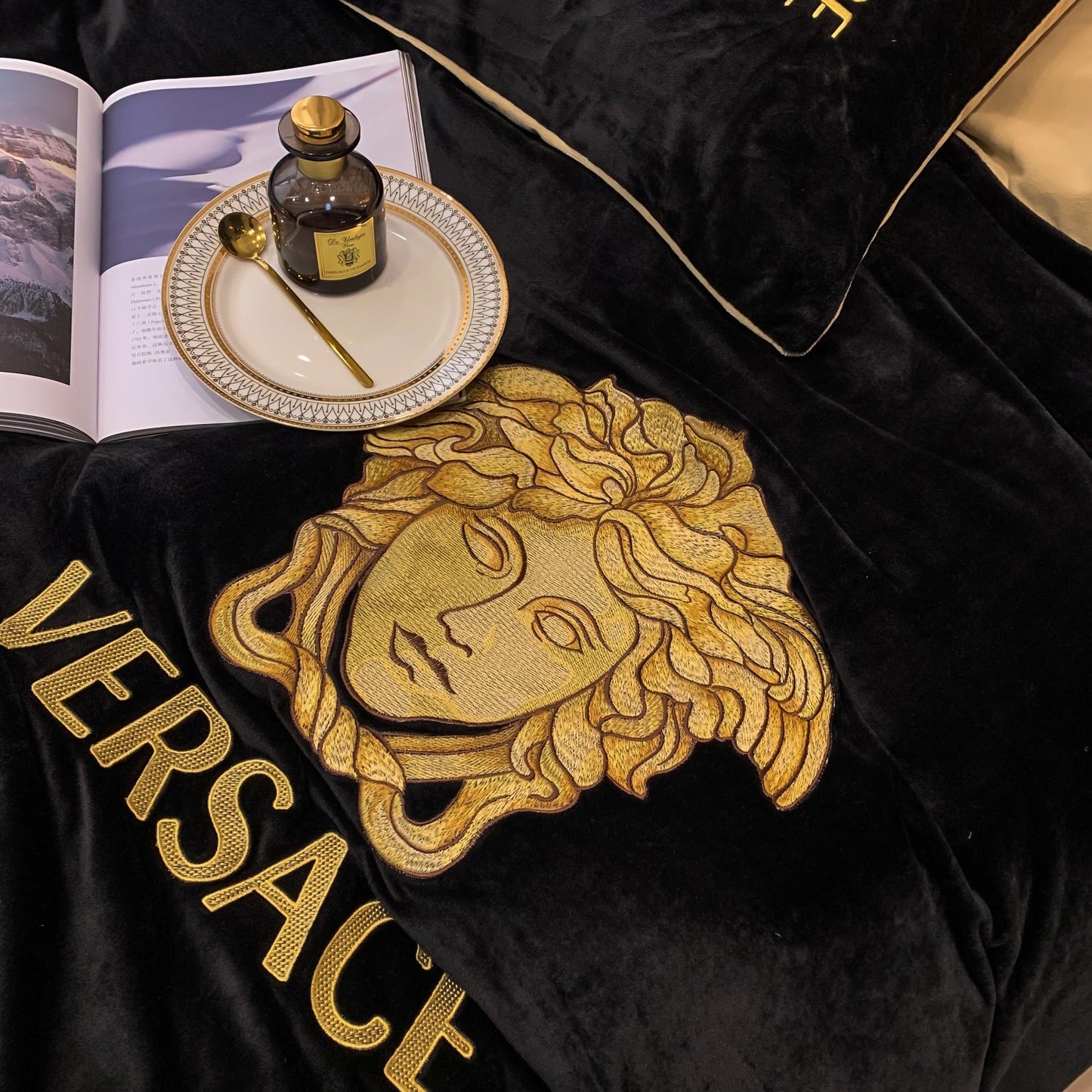 Classic Medusa Design Versace Milk Velvet Bedding Set