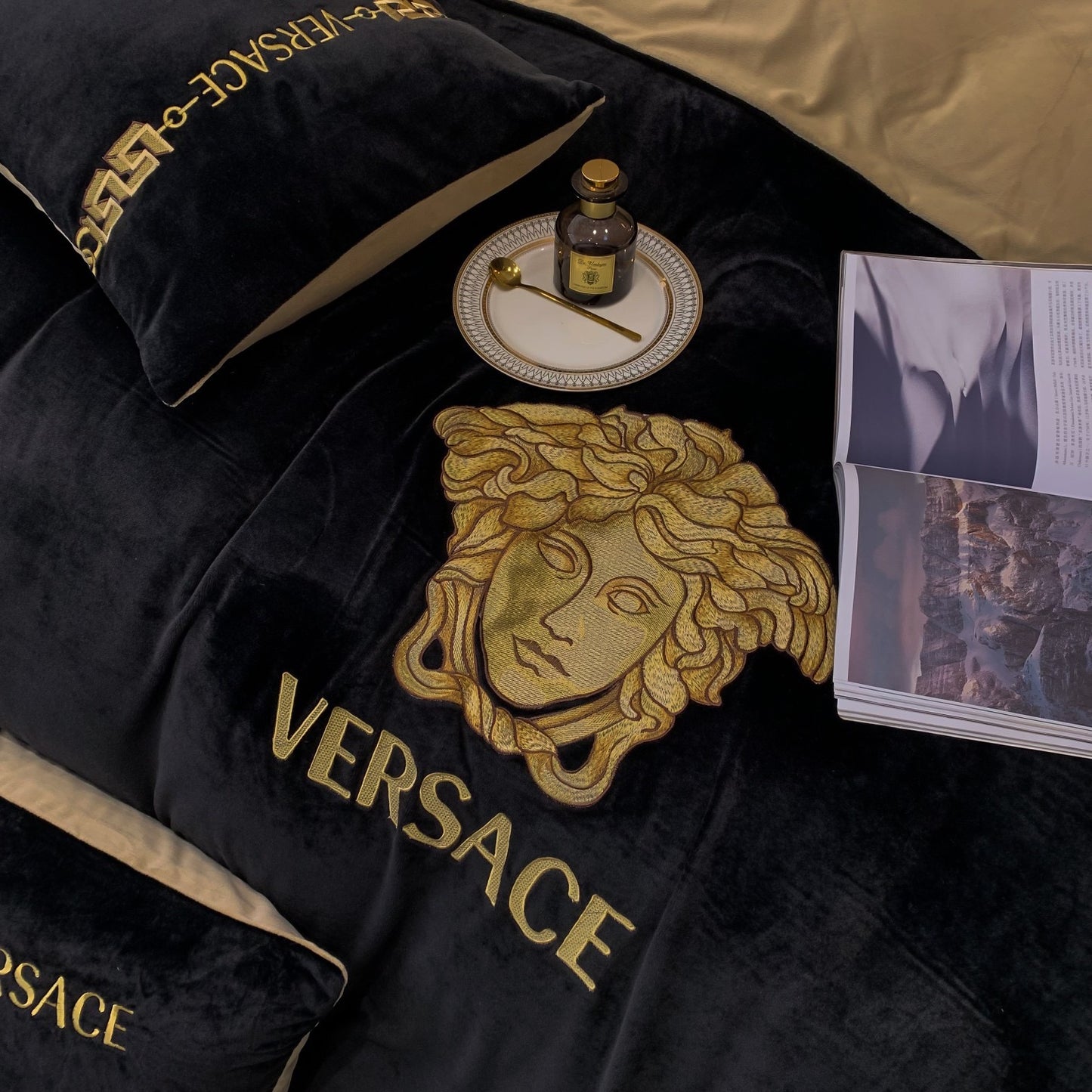 Classic Medusa Design Versace Milk Velvet Bedding Set