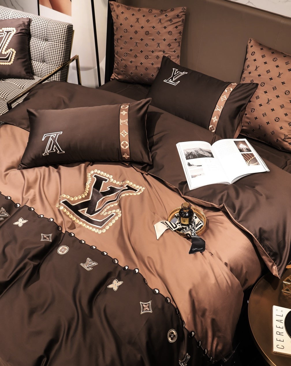 Louis Vuitton Luxury Branded Logo Bed Sheet Egyptian Cotton 4 Pieces Bedding Set