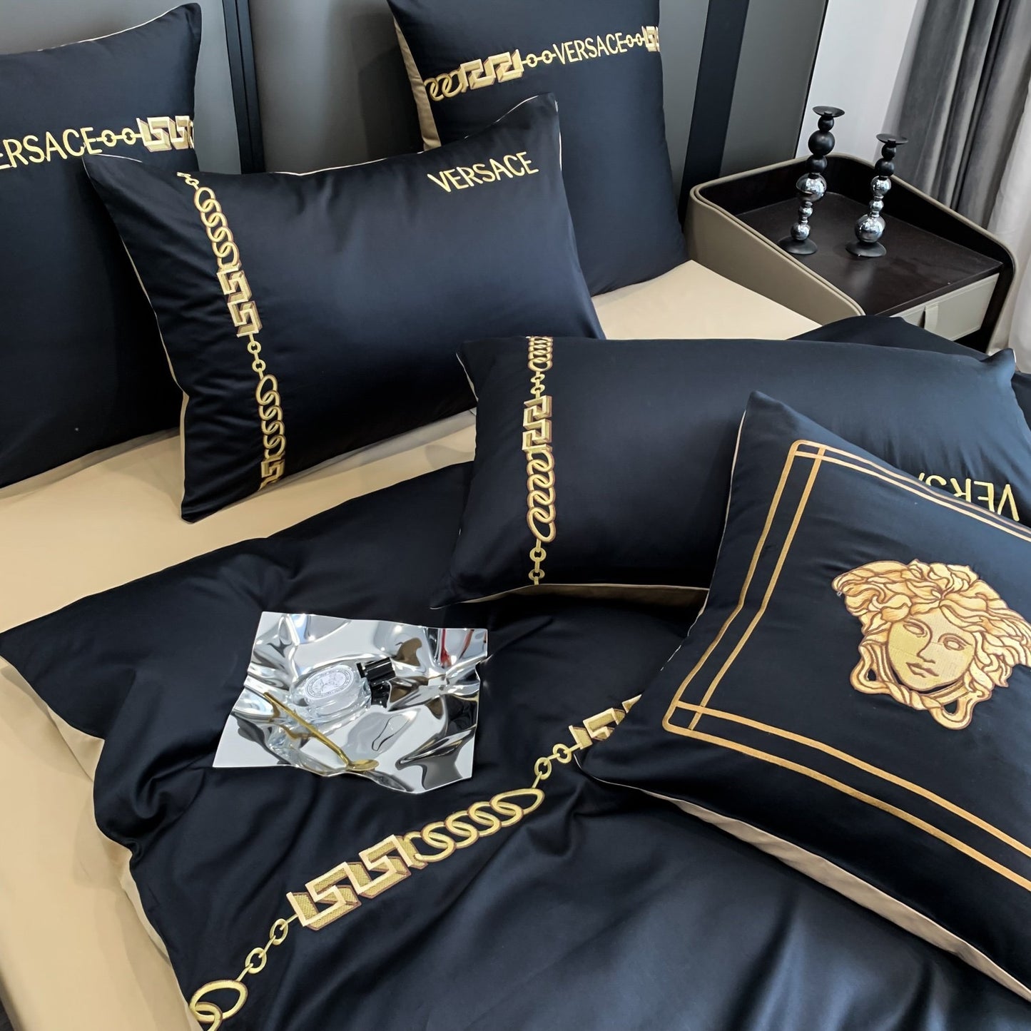 Versace Medusa Black Gold Design Luxury Branded Logo Bed Sheet Egyptian Cotton 4 Pieces Bedding Set