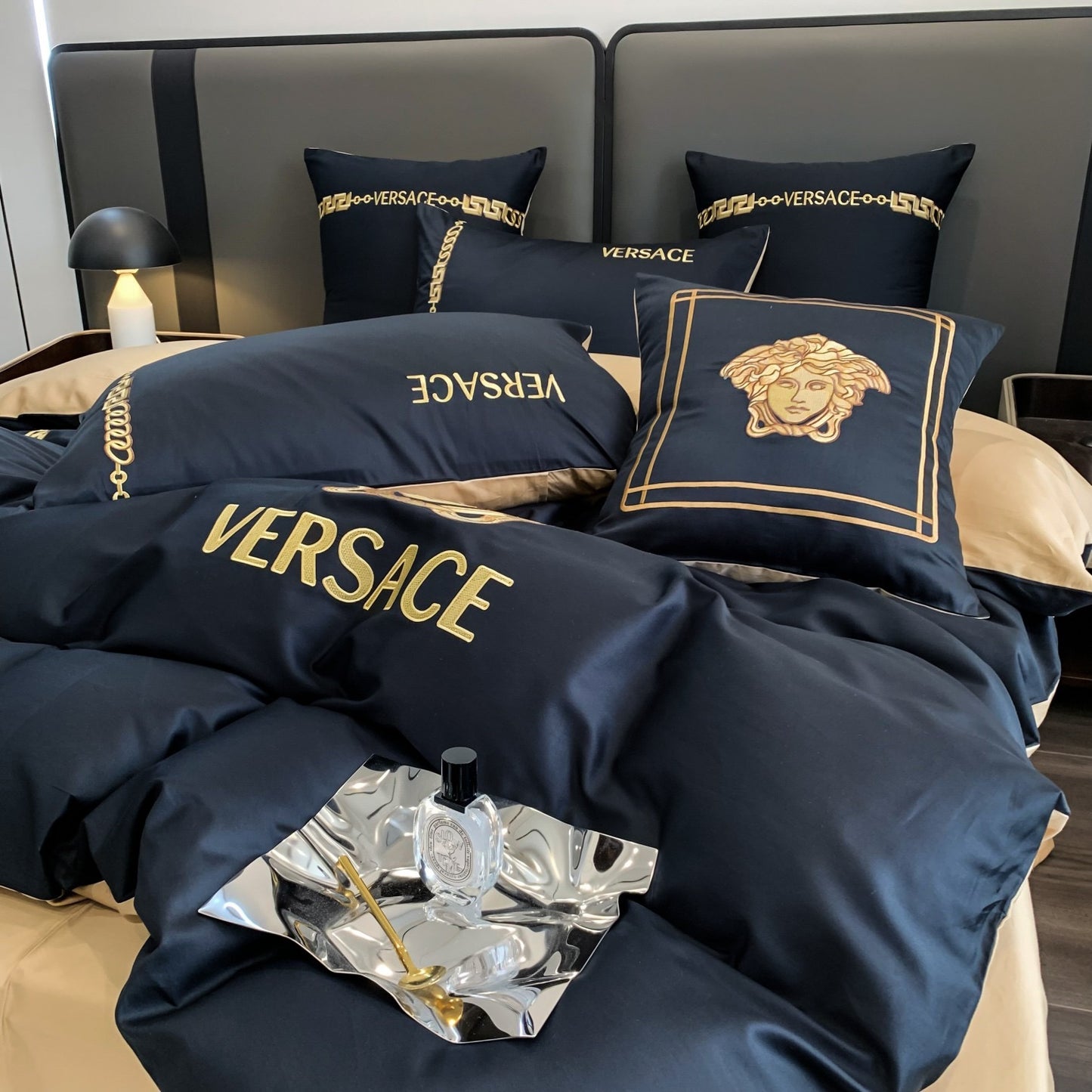 Versace Medusa Black Gold Design Luxury Branded Logo Bed Sheet Egyptian Cotton 4 Pieces Bedding Set