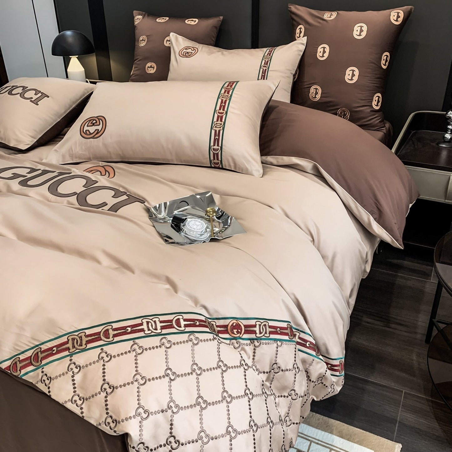 Classic Double G Gucci Luxury Branded Logo Brown Bed Sheet Egyptian Cotton 4 Pieces Bedding Set