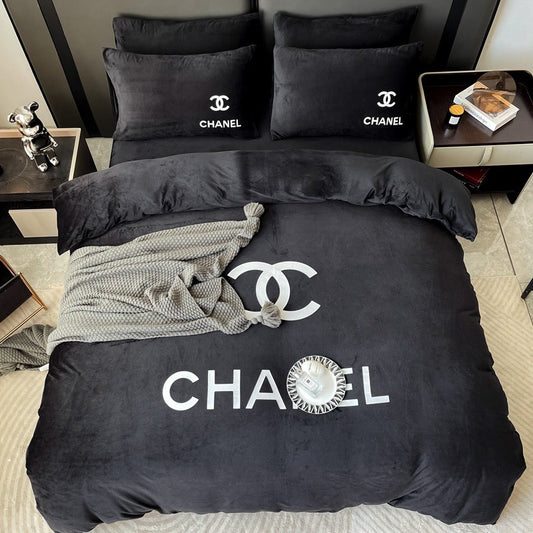 Plain Black White Chanel Logo Design Crystal Velvet Luxury Brand Logo Bedding Set