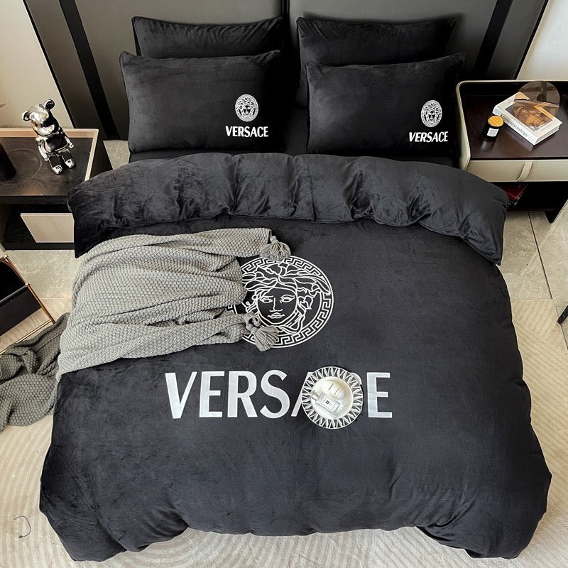 Plain Colour Design Bed Sheet Black White Versace Medusa Luxury Branded Logo Crystal Velvet Bedding Set