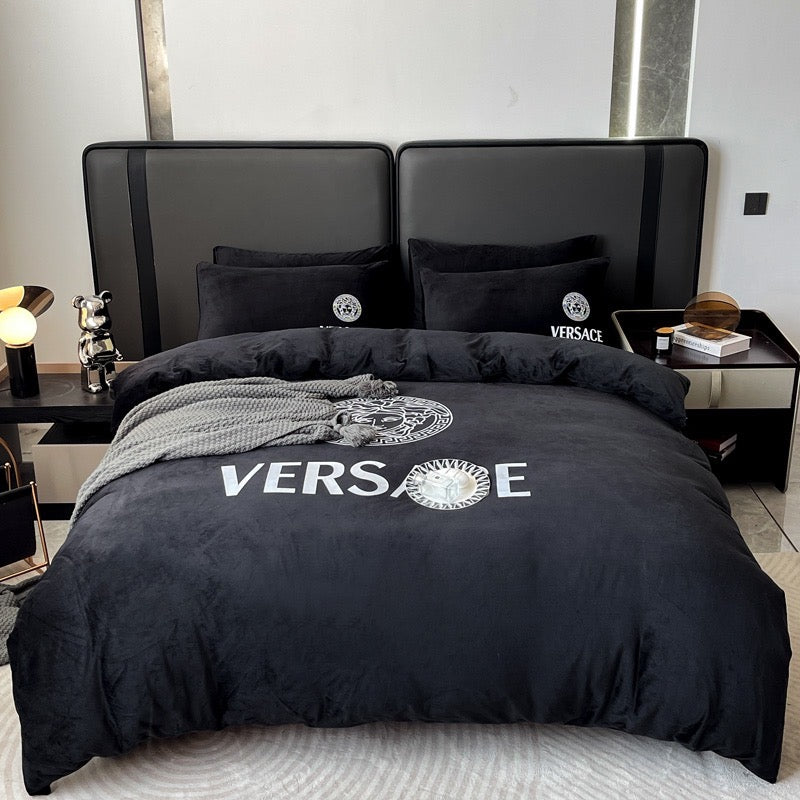 Plain Colour Design Bed Sheet Black White Versace Medusa Luxury Branded Logo Crystal Velvet Bedding Set