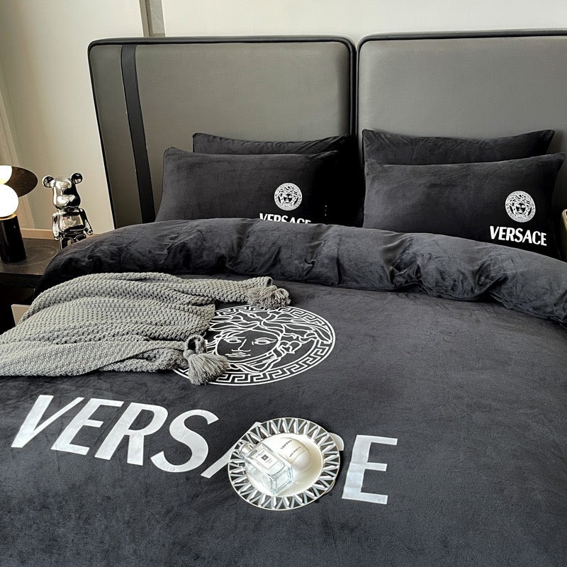 Plain Colour Design Bed Sheet Black White Versace Medusa Luxury Branded Logo Crystal Velvet Bedding Set