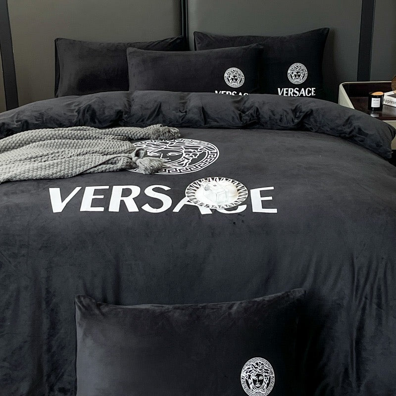 Plain Colour Design Bed Sheet Black White Versace Medusa Luxury Branded Logo Crystal Velvet Bedding Set