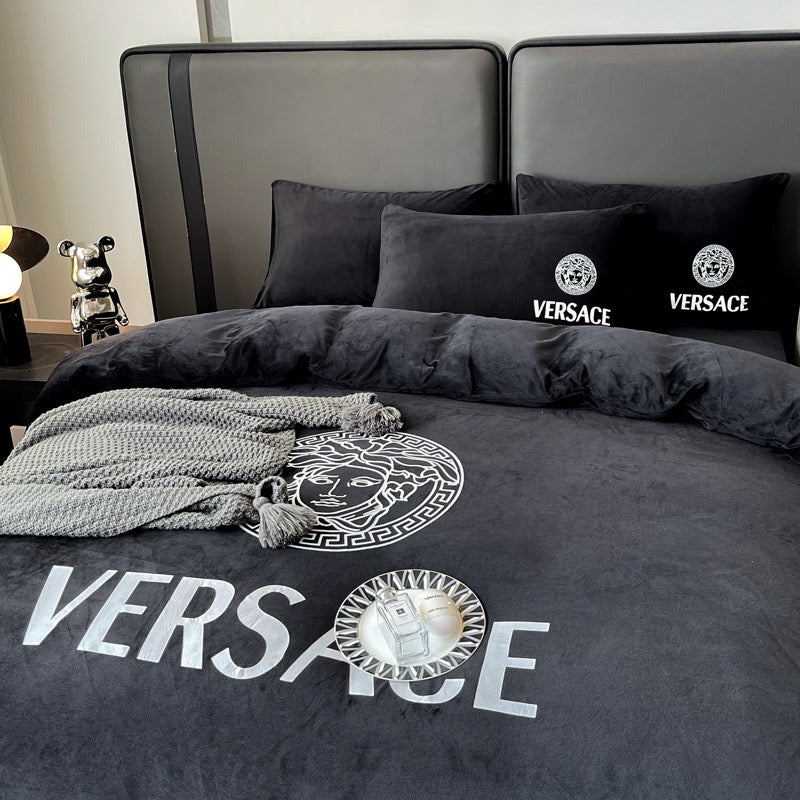 Plain Colour Design Bed Sheet Black White Versace Medusa Luxury Branded Logo Crystal Velvet Bedding Set