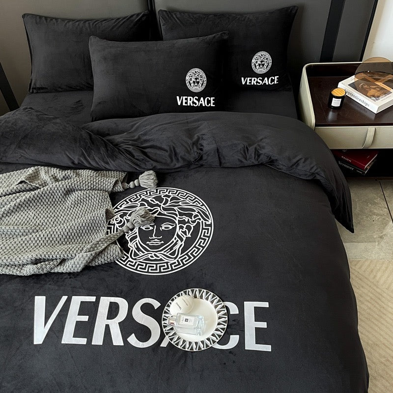 Plain Colour Design Bed Sheet Black White Versace Medusa Luxury Branded Logo Crystal Velvet Bedding Set