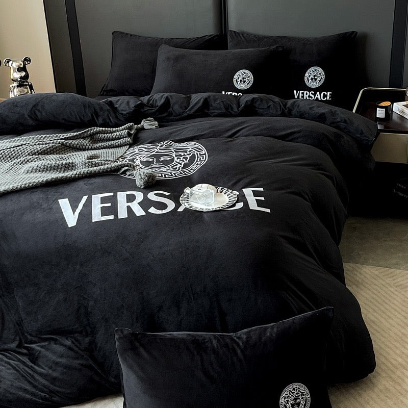 Plain Colour Design Bed Sheet Black White Versace Medusa Luxury Branded Logo Crystal Velvet Bedding Set