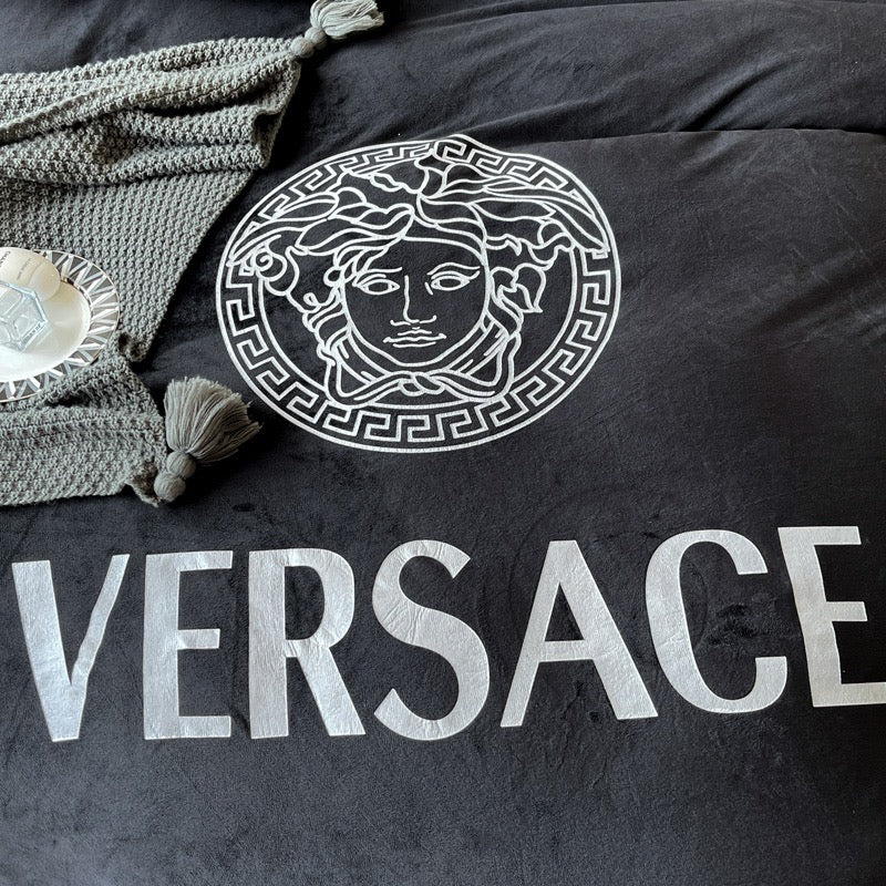 Plain Colour Design Bed Sheet Black White Versace Medusa Luxury Branded Logo Crystal Velvet Bedding Set