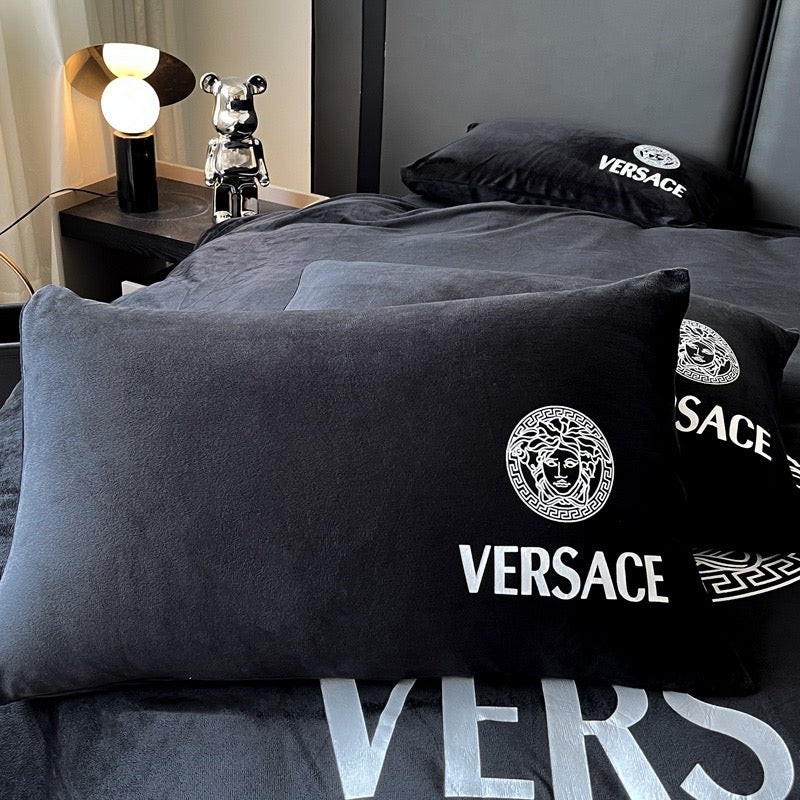 Plain Colour Design Bed Sheet Black White Versace Medusa Luxury Branded Logo Crystal Velvet Bedding Set