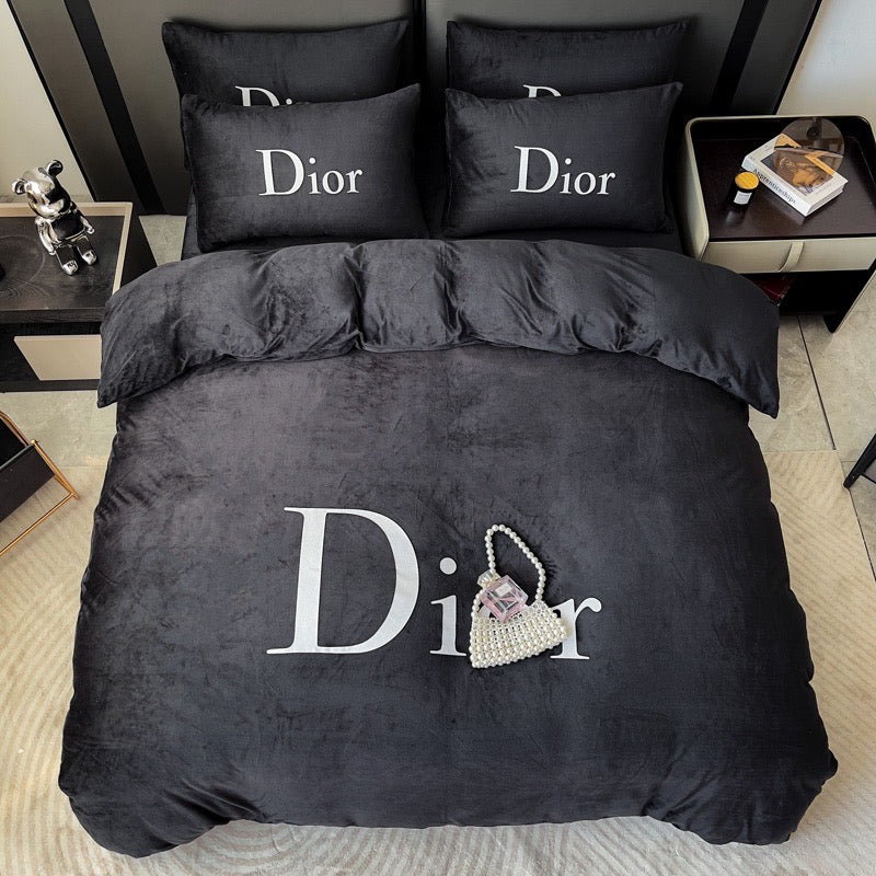 Plain Black Design Christian Dior Luxury Branded Logo Design Crystal Velvet Bedding Set