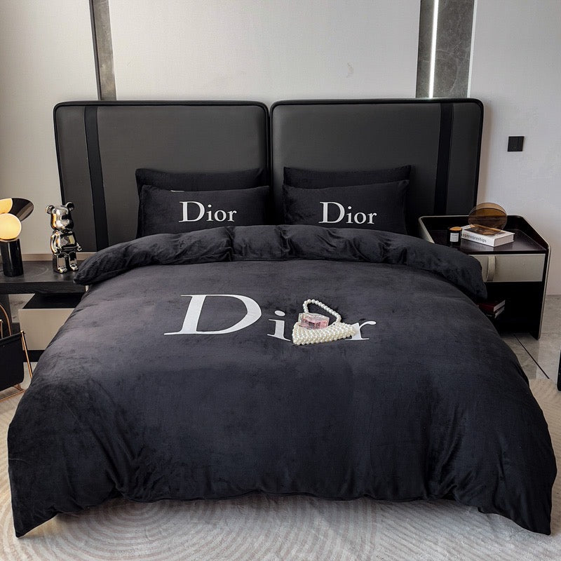 Plain Black Design Christian Dior Luxury Branded Logo Design Crystal Velvet Bedding Set