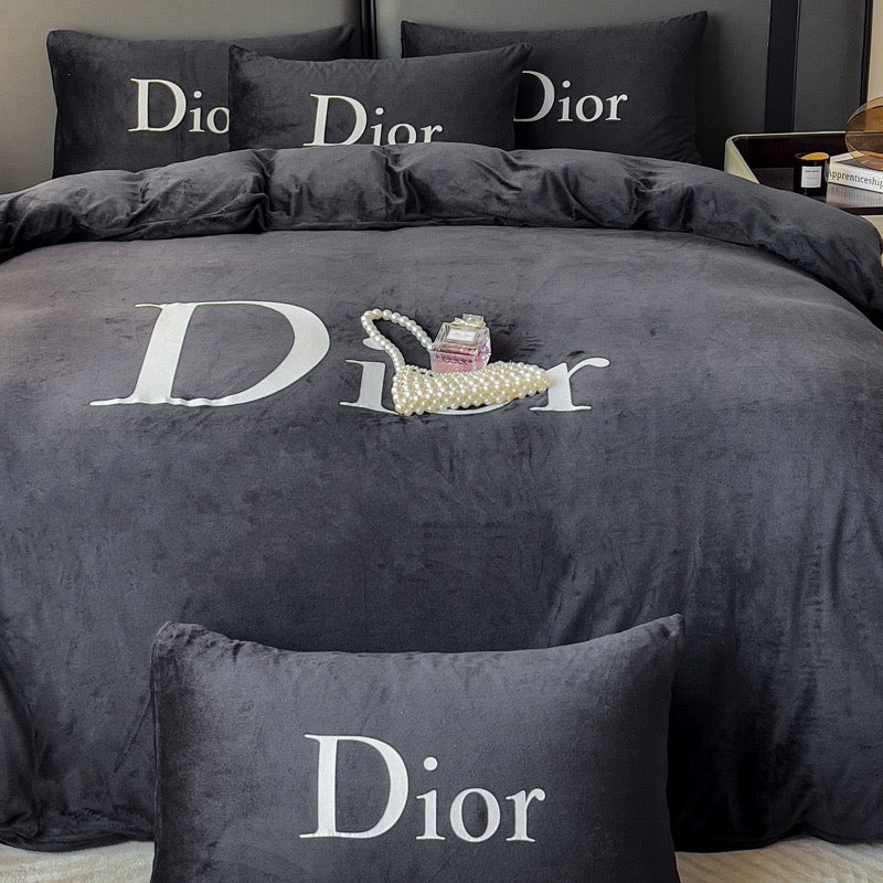 Plain Black Design Christian Dior Luxury Branded Logo Design Crystal Velvet Bedding Set