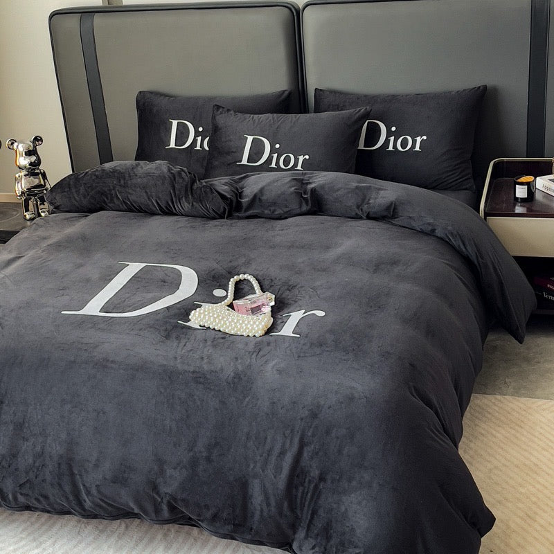 Plain Black Design Christian Dior Luxury Branded Logo Design Crystal Velvet Bedding Set