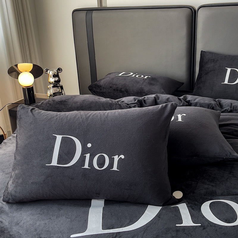 Plain Black Design Christian Dior Luxury Branded Logo Design Crystal Velvet Bedding Set