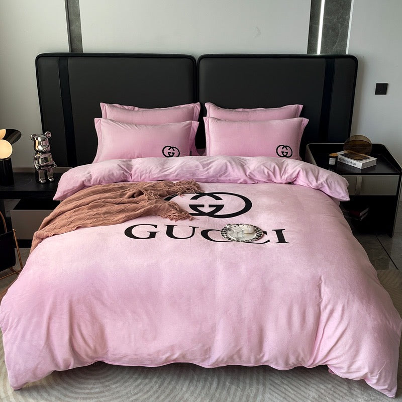 Plain Light Pink Design Luxury Branded Logo Crystal Velvet Gucci Bedding Set