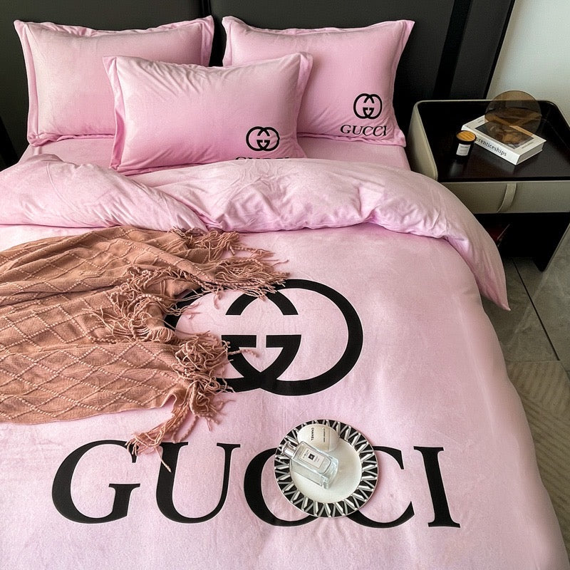 Plain Light Pink Design Luxury Branded Logo Crystal Velvet Gucci Bedding Set