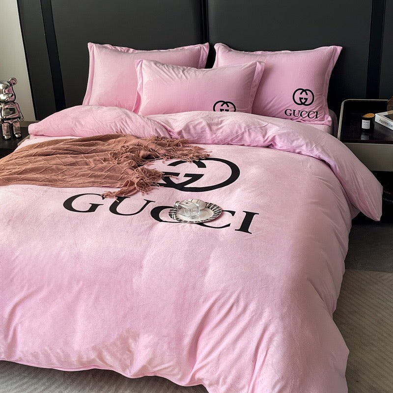 Plain Light Pink Design Luxury Branded Logo Crystal Velvet Gucci Bedding Set