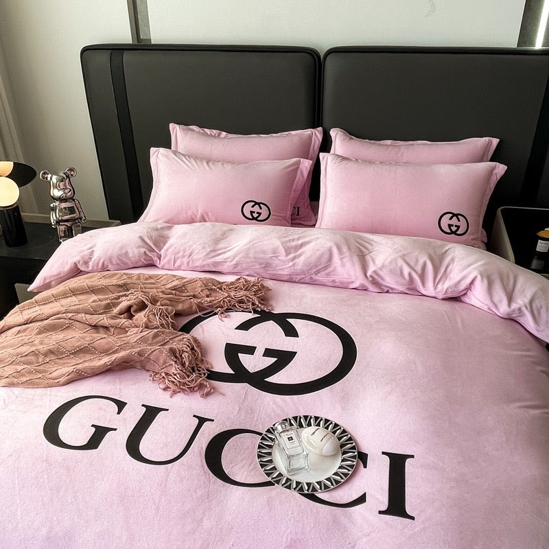 Plain Light Pink Design Luxury Branded Logo Crystal Velvet Gucci Bedding Set