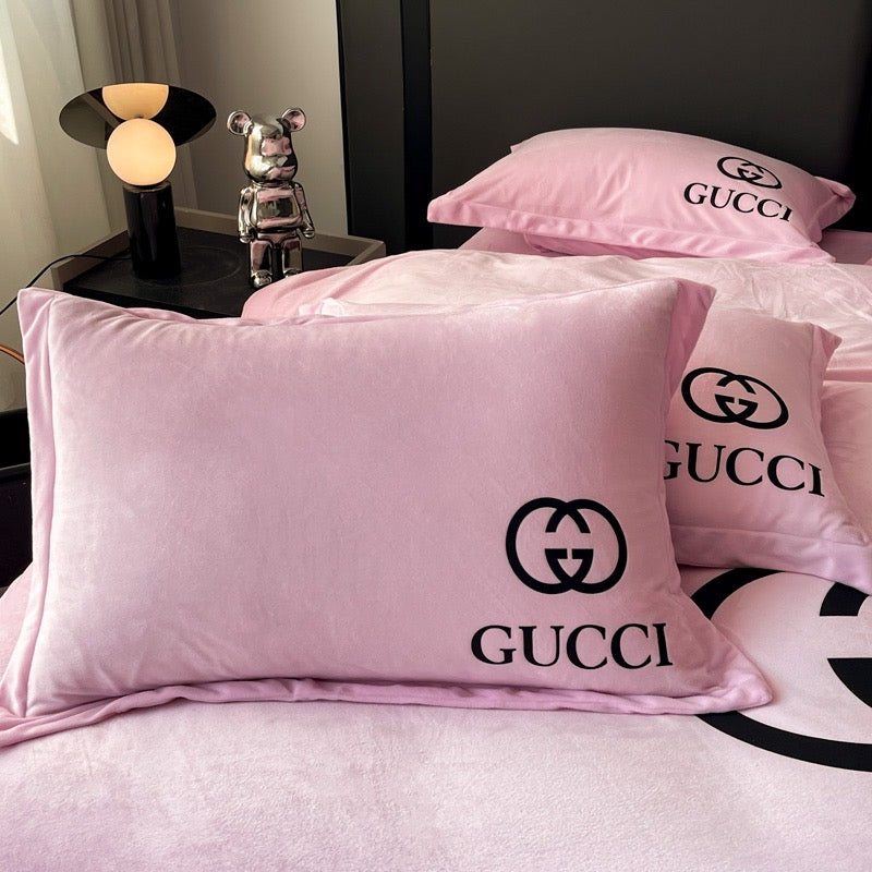 Plain Light Pink Design Luxury Branded Logo Crystal Velvet Gucci Bedding Set