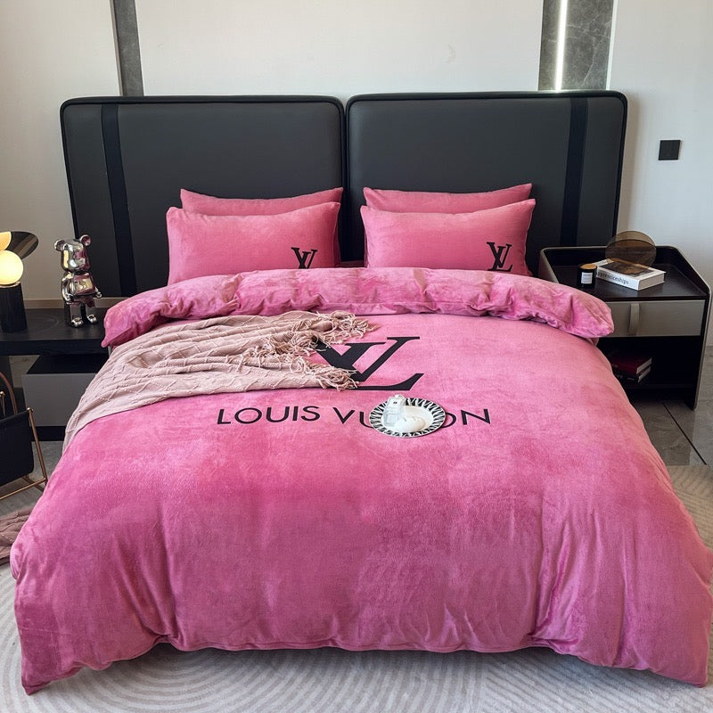 Pink Design Plain Luxury Branded Logo Design Louis Vuitton LV Bed Sheet Crystal Velvet Bedding Set