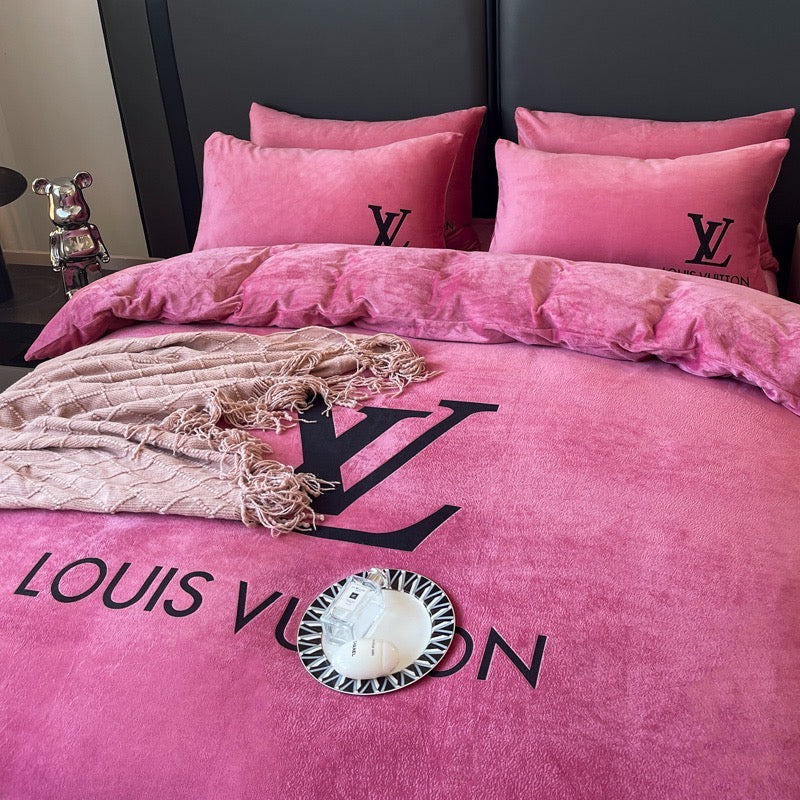 Pink Design Plain Luxury Branded Logo Design Louis Vuitton LV Bed Sheet Crystal Velvet Bedding Set