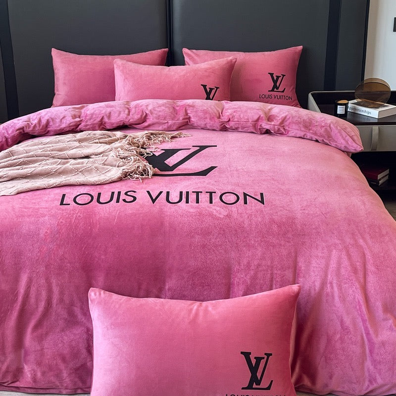 Pink Design Plain Luxury Branded Logo Design Louis Vuitton LV Bed Sheet Crystal Velvet Bedding Set